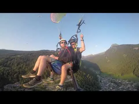 vivez une expérience unique de parapente à morzine